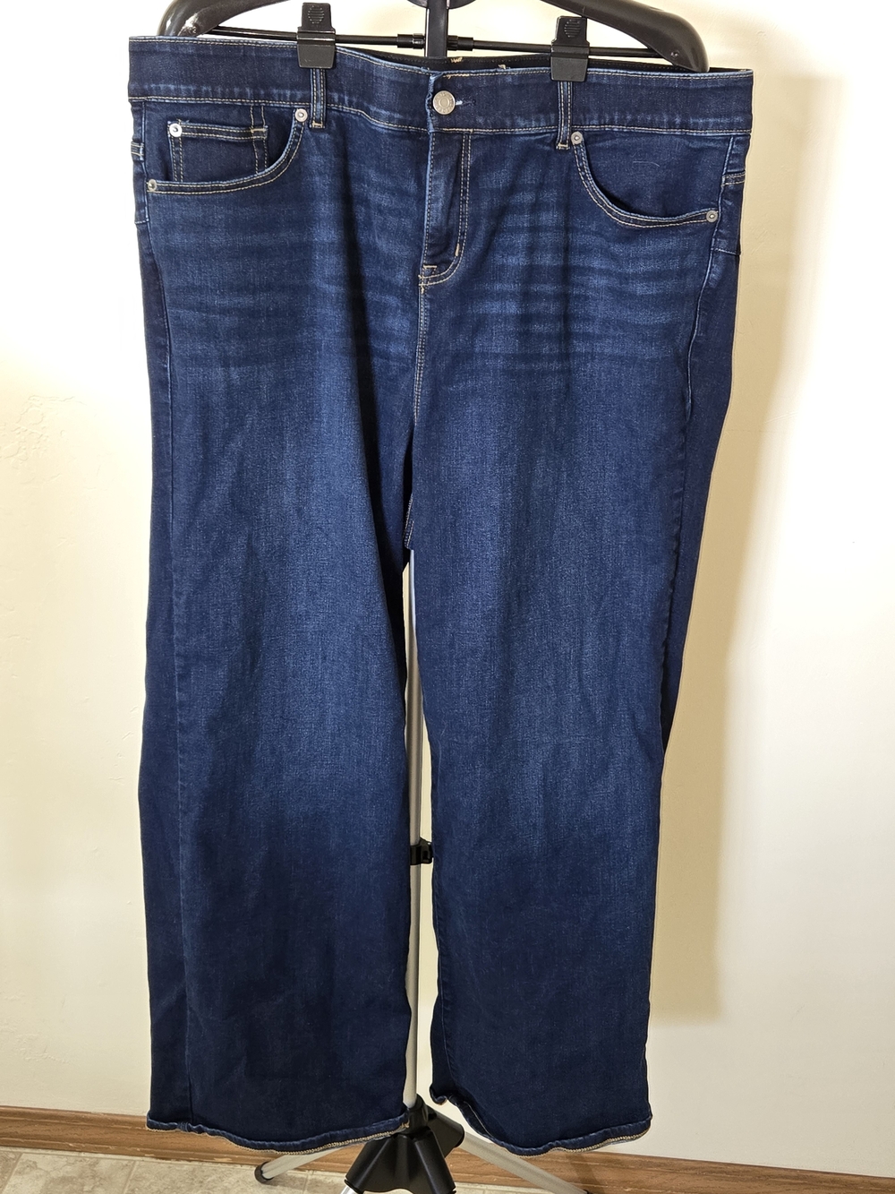 Torrid Bombshell Wide Leg Jean 22R